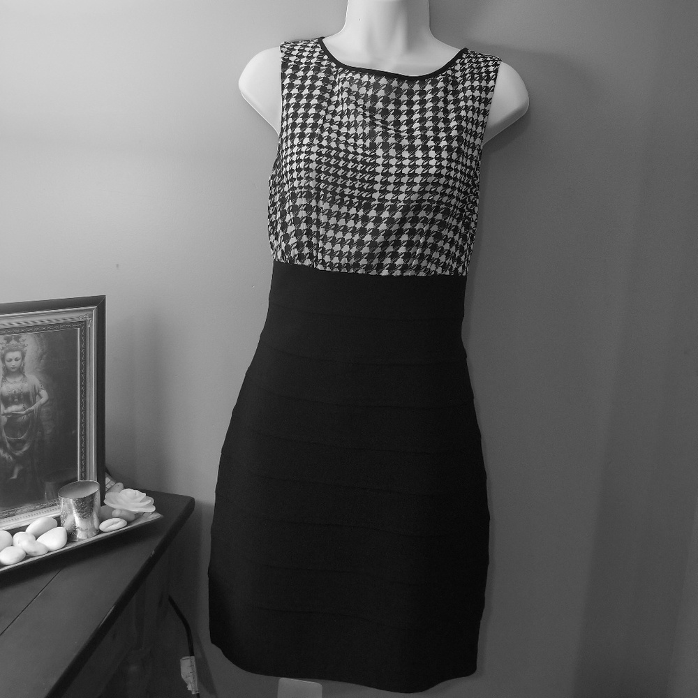"NEW LISTING" Houndstooth mini dress
